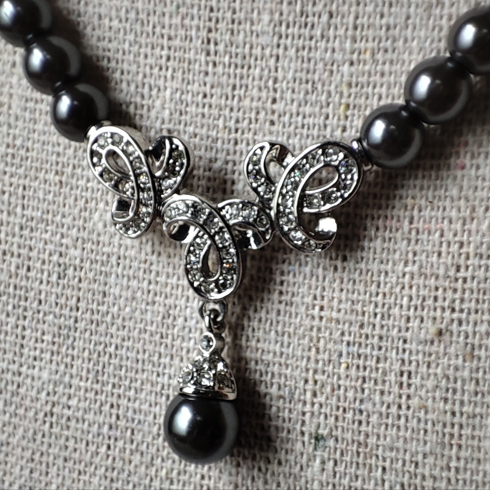 Signed Black Pearl Silver Tone Clear Rhinestone Elegant Classic Necklace NEW